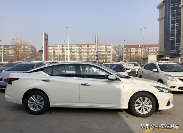 天籁不只有“日产大沙发”，2.0T+8CVT+252马力，比奔驰C级还长