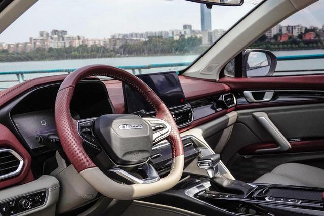 13万提了台高端旗舰SUV，满油能跑700km，隔音一流还可以智能操控