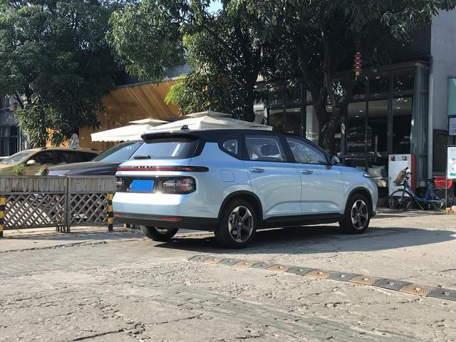 手握12w，放弃宋MAX、H6提了台私人“房车”，女司机也能轻易驾驭