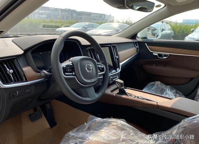 沃尔沃S90提车作业，车主开了6个月后，车主：想说八个字