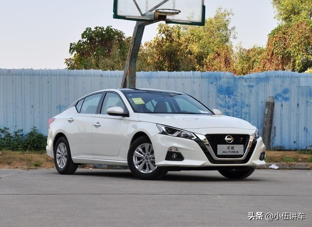 日产再亮全新轿车，比奥迪A4L还美，车长4米9油耗5.9L，才16万起