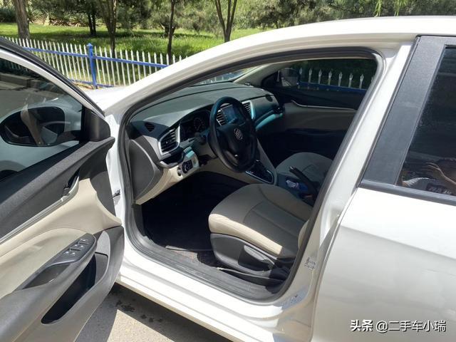 4缸别克小轿车，对于颜值和油耗很满意，看看车主怎么说的？