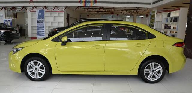 朗逸添“新劲敌”，霸气赶超速腾，1.2T+CVT，一公里才6毛钱