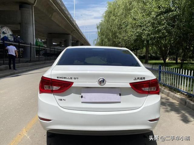 4缸别克小轿车，对于颜值和油耗很满意，看看车主怎么说的？