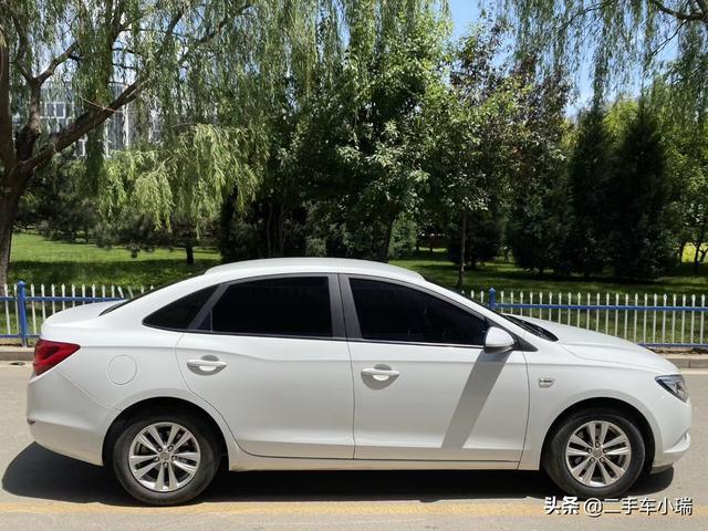 4缸别克小轿车，对于颜值和油耗很满意，看看车主怎么说的？