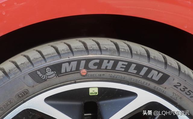 又一款居家“小青年”，采用1.5+8AT黄金组合，实测油耗才5.4L