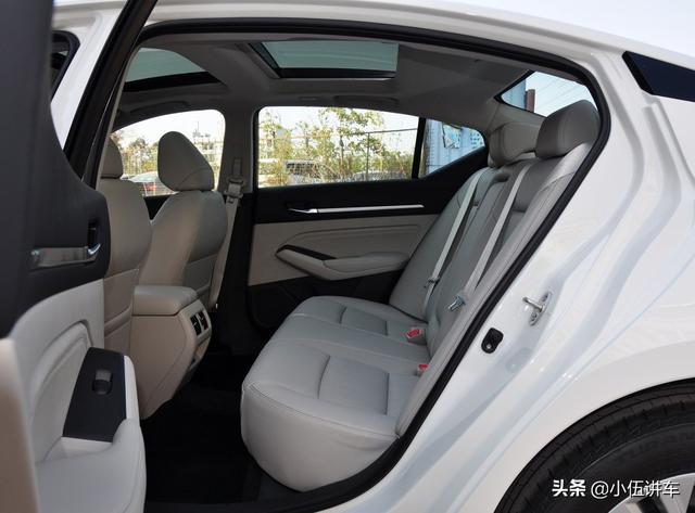 日产再亮全新轿车，比奥迪A4L还美，车长4米9油耗5.9L，才16万起