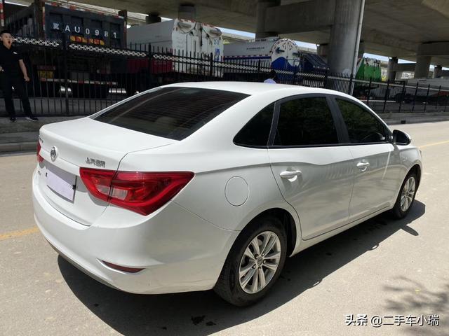 4缸别克小轿车，对于颜值和油耗很满意，看看车主怎么说的？