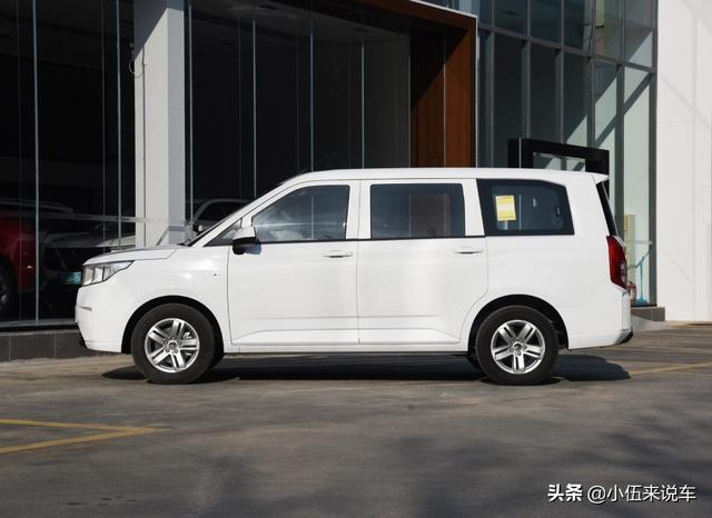 轴距2米8的大七座，配VIP独立座椅+空调，带4个USB口，8万可入手