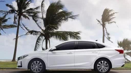 本来和媳妇商量好12万买丐版朗逸，最后却提了这车，车长4.8米