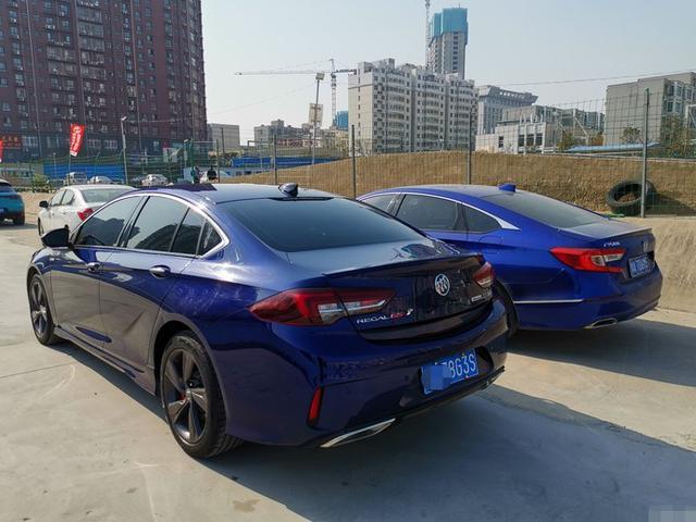 手握22万媳妇非要买凯美瑞，我却偷偷提了它，内行人：你很懂车