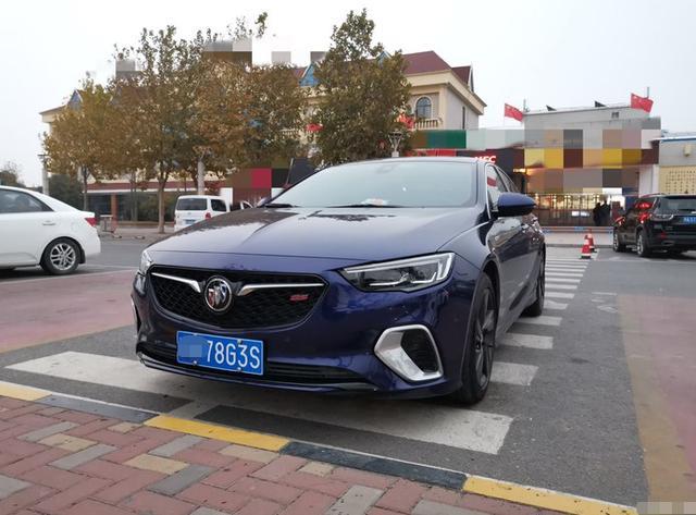 手握22万媳妇非要买凯美瑞，我却偷偷提了它，内行人：你很懂车