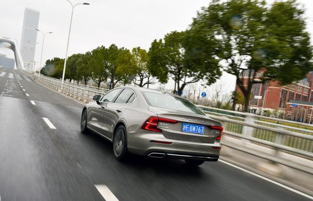 30.5万提了辆沃尔沃S60，开了2个月后，车主说了句实在话！