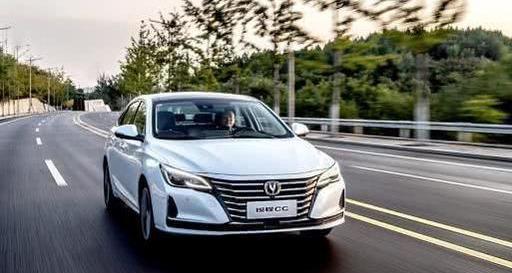 本来和媳妇商量好12万买丐版朗逸，最后却提了这车，车长4.8米