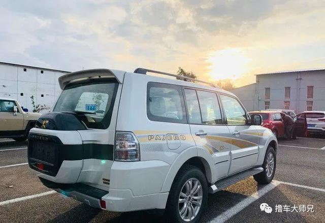 三菱帕杰罗提车作业，车主提车7个月后，坦率地谈了驾驶感受