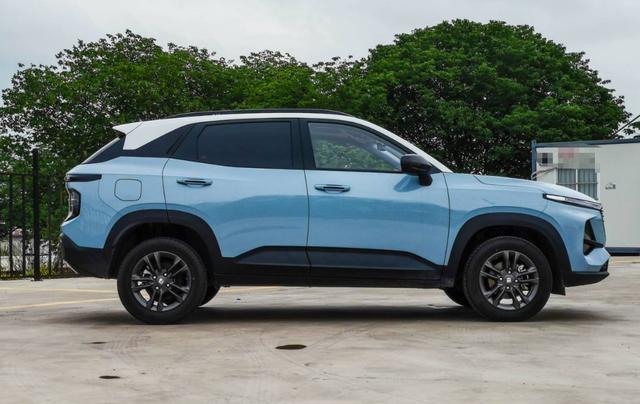 手握9万提了台SUV，配智能网联，油耗仅4毛，月薪4000轻松养