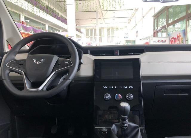 7万多提顶配“大”宏光，涡轮引擎很给力，后驱七座，更有VIP享受