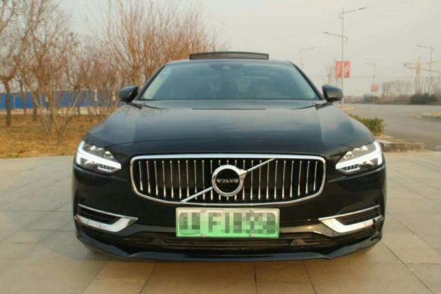 实拍2019年沃尔沃s90t8混动版现在值多少
