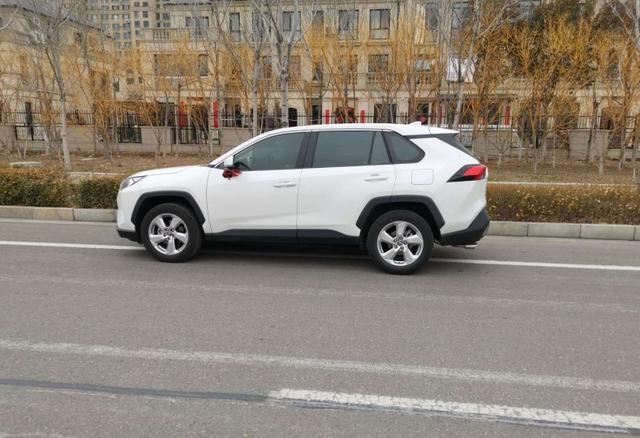 放弃本田CR-V，荣放RAV4 2.0L提车记，这价格没买贵吧？