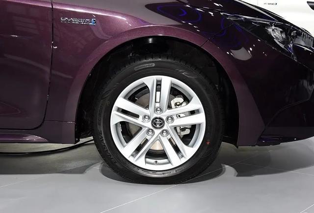 丰田再添“小颜兽”气场不输奥迪A3，进口1.2T+CVT，还看啥朗逸