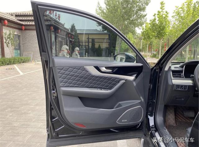 红旗HS5提车记，气场不输合资品牌，但优缺点分明，这价格如何