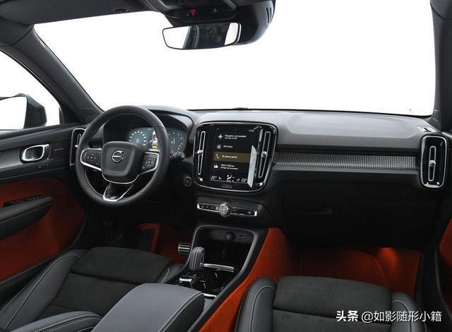30万提了沃尔沃XC40，对比曾开过的DS7，车主：两车平分秋色