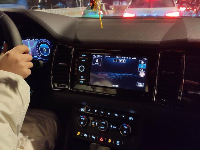 为了二胎买台车，有7座+2.0T动力，朋友也说看配置得值30万