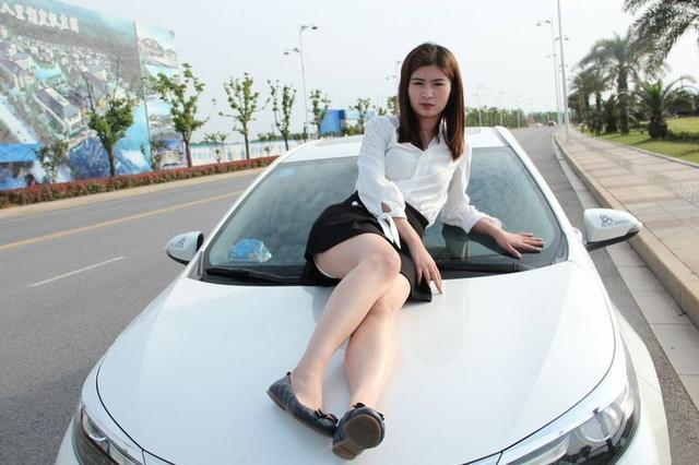 春意盎然 美丽的媳妇和自家的雷凌