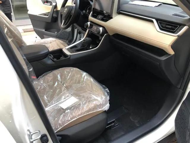 开着荣放阅尽世间无尽繁华