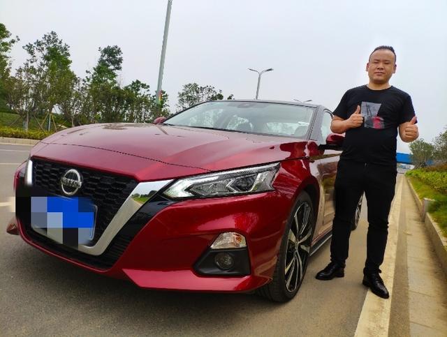 22万天籁车主有话说，车子性价比很高，就是车内噪音有点大