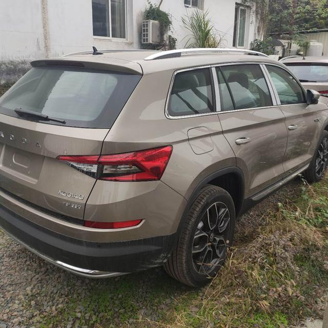 为了二胎买台车，有7座+2.0T动力，朋友也说看配置得值30万