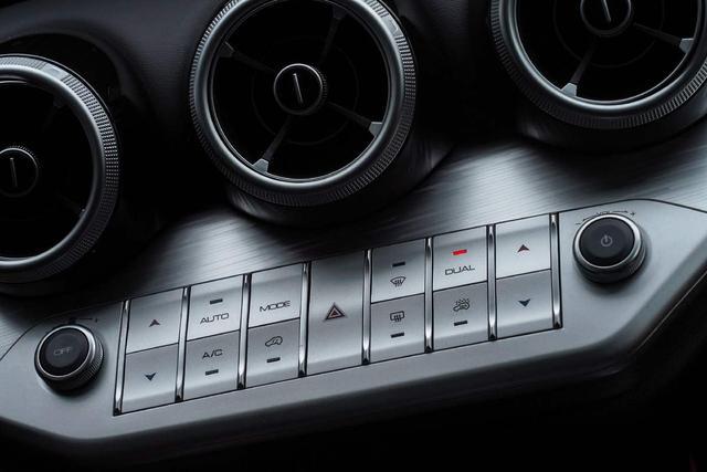 WEY VV7 PHEV综合油耗仅1.6L，凭实力圈粉93年车主
