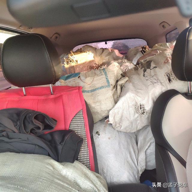 90后创业小伙买了一辆宝骏360 空间家人很满意 翻折座椅可拉货