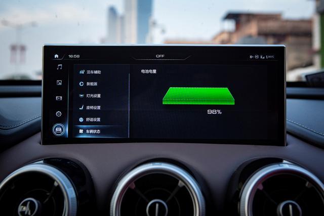 WEY VV7 PHEV综合油耗仅1.6L，凭实力圈粉93年车主