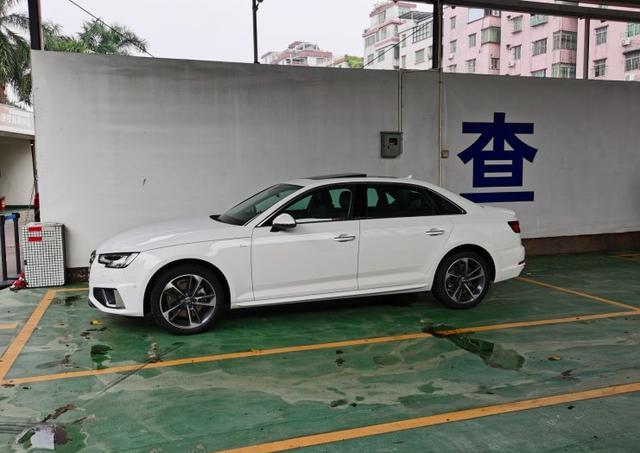 28.3万买奥迪A4L值不值得？车主用五千公里，说出了满意和不满意