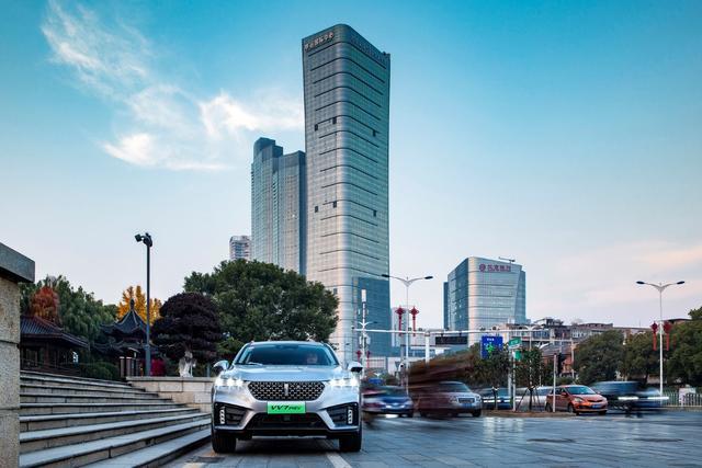 WEY VV7 PHEV综合油耗仅1.6L，凭实力圈粉93年车主