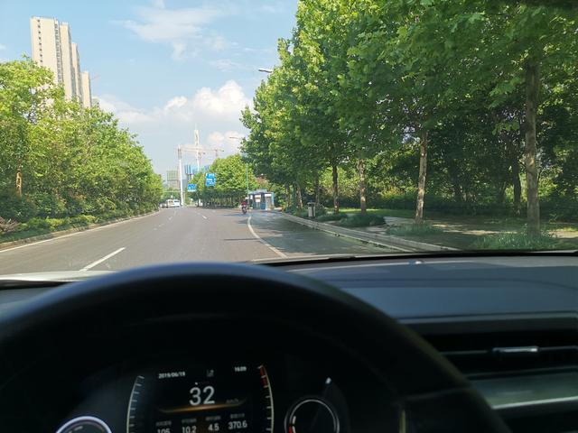 实用的空间表现，独特的外观造形，瑞虎8让我很有满足感。