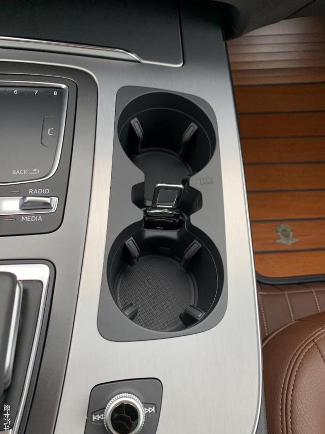 能挂绿牌的豪华SUV，混动奥迪Q7 e-tron提车，油耗不到3L？