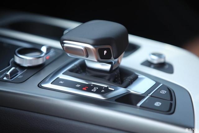 能挂绿牌的豪华SUV，混动奥迪Q7 e-tron提车，油耗不到3L？