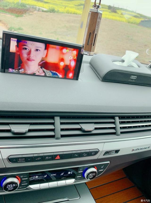 能挂绿牌的豪华SUV，混动奥迪Q7 e-tron提车，油耗不到3L？