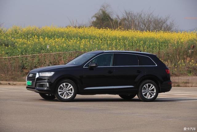 能挂绿牌的豪华SUV，混动奥迪Q7 e-tron提车，油耗不到3L？