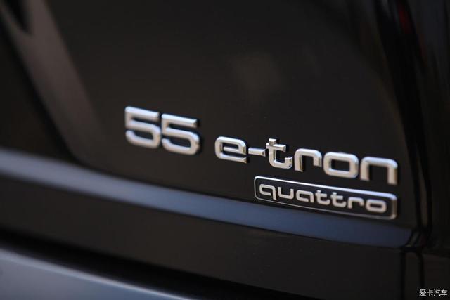 能挂绿牌的豪华SUV，混动奥迪Q7 e-tron提车，油耗不到3L？
