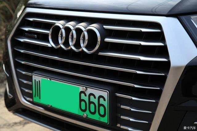 能挂绿牌的豪华SUV，混动奥迪Q7 e-tron提车，油耗不到3L？