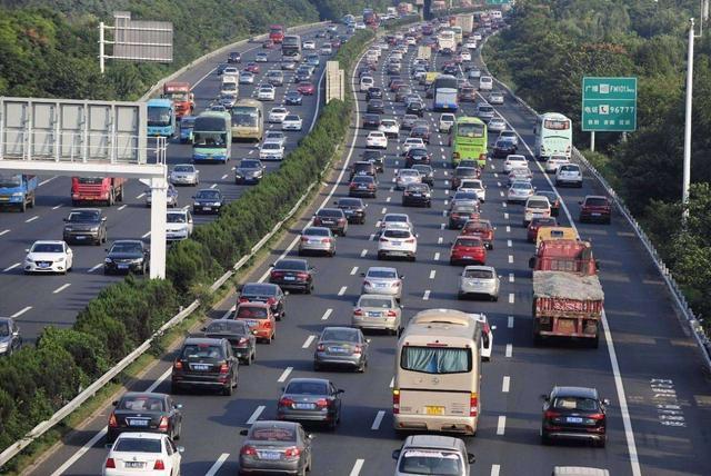 多拉快跑好省 10万左右选一辆更实用的轻客车