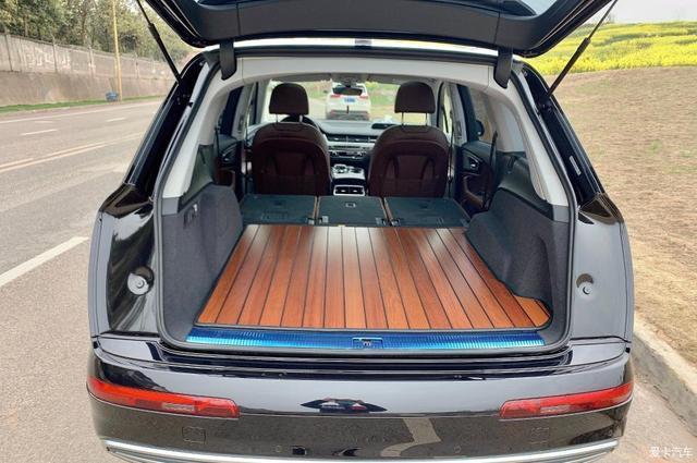 能挂绿牌的豪华SUV，混动奥迪Q7 e-tron提车，油耗不到3L？