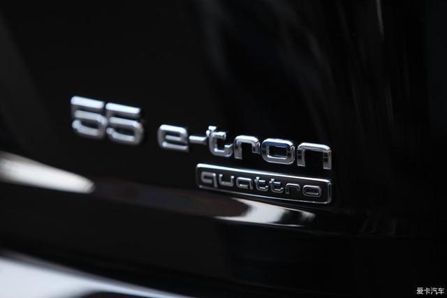 能挂绿牌的豪华SUV，混动奥迪Q7 e-tron提车，油耗不到3L？