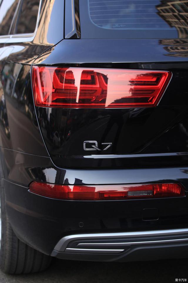 能挂绿牌的豪华SUV，混动奥迪Q7 e-tron提车，油耗不到3L？