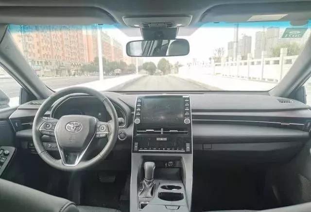 丰田亚洲龙2.0L自动豪华版提车记，大家看看我的价格便宜吗