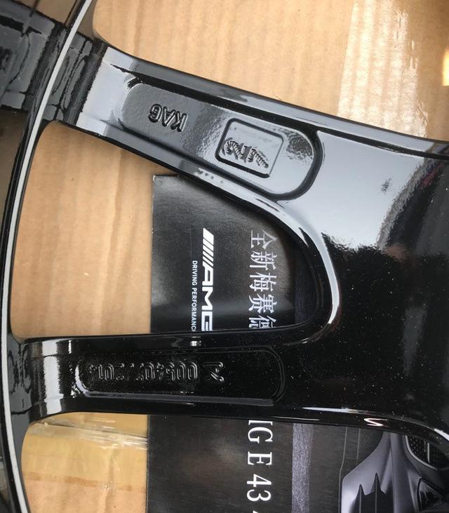 奔驰E300L卡钳喷漆，换20寸E43轮毂作业…
