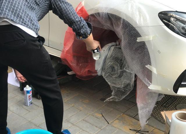 奔驰E300L卡钳喷漆，换20寸E43轮毂作业…